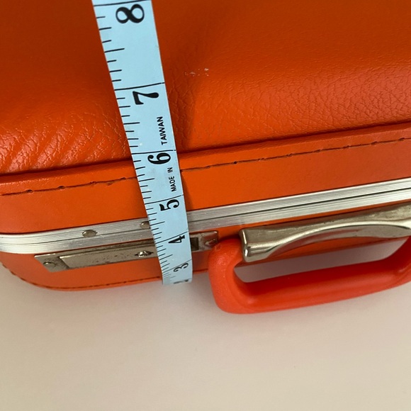 Vintage Retro Mod Orange Vinyl Suitcase Mid Century Travel Luggage 60s 70s Vibe - Picture 11 of 15
